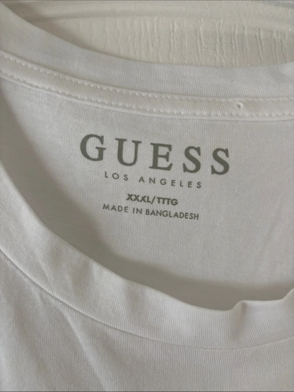 NWT UNISEX GUESS White Short Sleeve Logo Tee SIZE 3XL - Picture 4 of 7